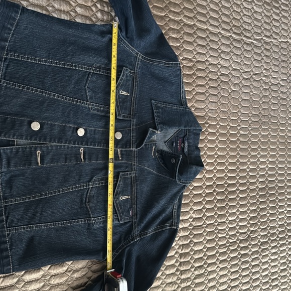 Tommy Hilfiger Jean jacket size L junior .Approaching vintage status. 2000 ish - Picture 6 of 6